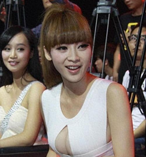 明星漏裤衩,现场瞬间成焦点